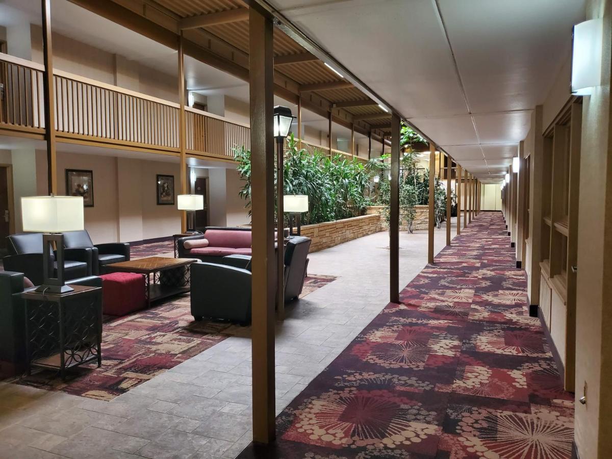 Ramkota Hotel Watertown Buitenkant foto